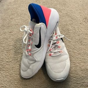 Nike air tennis shoe